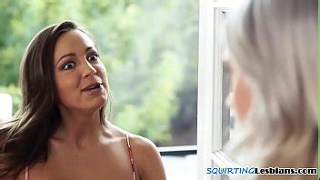 Lesbo MILF Squirting During Sensual Sex XNXX