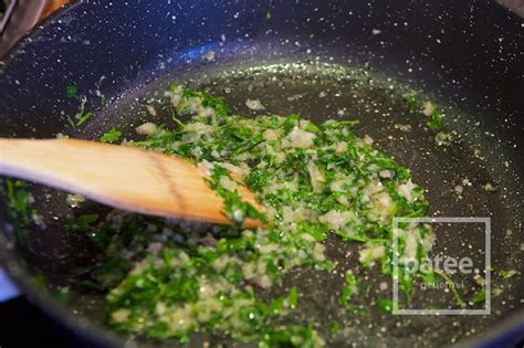 Белая спаржа на пару с индейкой, грибами и сливочным соусом - рецепт с ...