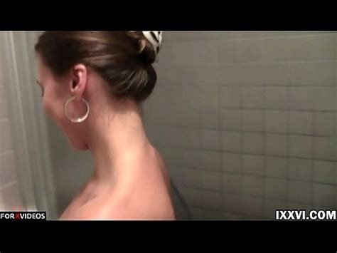 Amateur Sex In The Toilet And Creampie XNXX