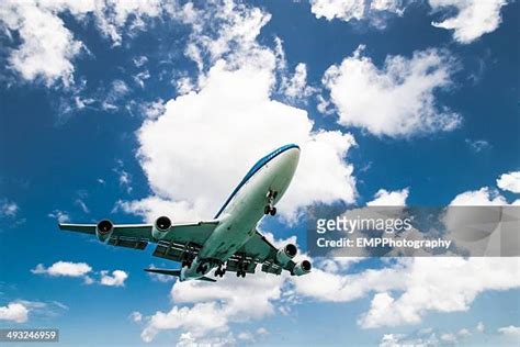 Boeing 747 Landing Photos and Premium High Res Pictures - Getty Images