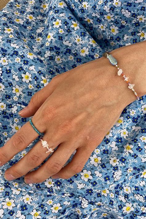 Женские аксессуары. Купить модные аксессуары для женщин от известных ...