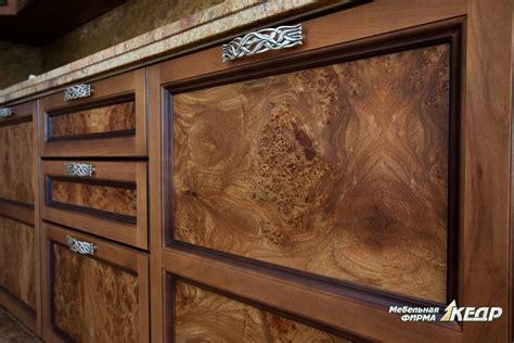 Кухонный гарнитур из массива дерева со вставками шпона | Мебельная ...