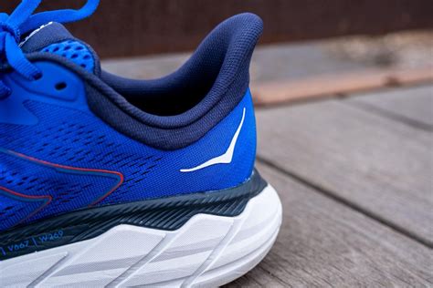 Cut in half: Hoka Arahi 5 Review | RunRepeat