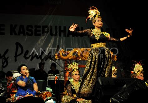 tari jaipongan sunda antara foto