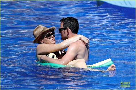 Megan Hilty Bikini Cuddling In Hawaii Photo Bikini Megan Hilty Shirtless Photos
