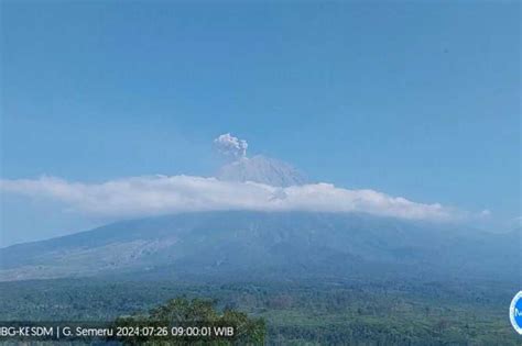 Letusan Erupsi Gunung Semeru Hingga Meter Balipost