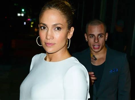 Photos Jennifer Lopez révèle sa silhouette ferme et tonique dans un joli bikini noir Public