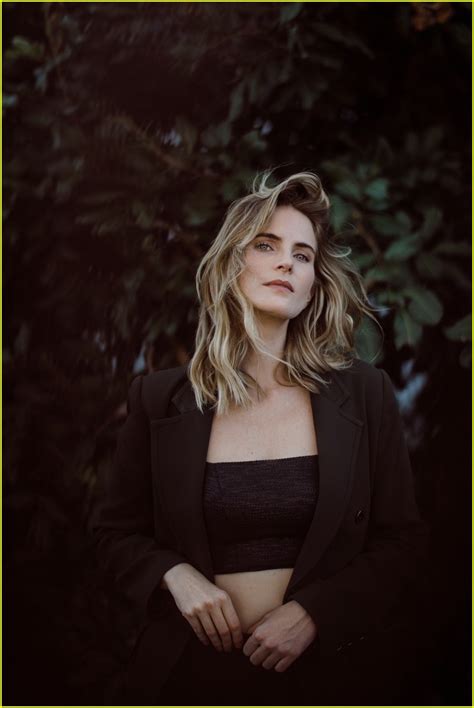 Photo Emily Wiseman 10 Fun Facts 05 Photo 4884420 Just Jared