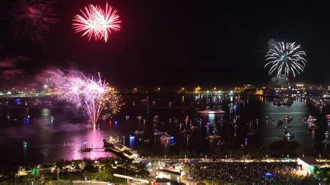 Gold Coast New Year’s Eve 2019: Massive crowds to flood Surfers ...