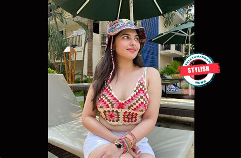4 Hot Sexy Simran Natekar Bikini Pics