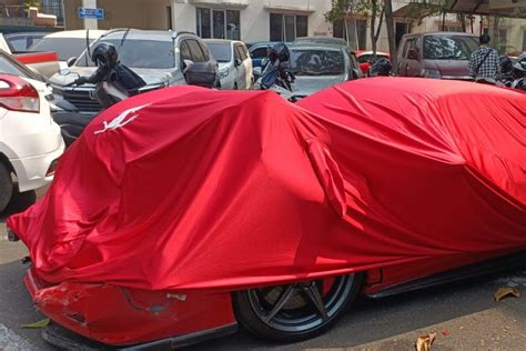 Foto Ferrari Tabrak 5 Kendaraan Langsung Disarungi Dan Tak Boleh