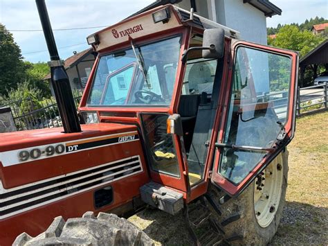 TRAKTOR S KABINOM FIAT 90-90