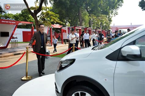 Nhi U Sao Hot Girl Hot Boy H O H Ng R Nhau T I Ng M Ngh A V I Th Xe Vinfast