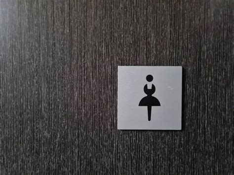 Скачать картинки Женщины туалет, стоковые фото Женщины туалет в хорошем ...