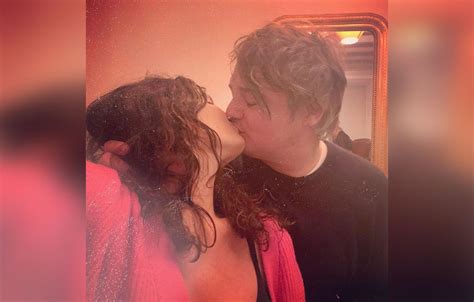 Amy Winehouse S Ex Pete Doherty Marries Bandmate Katia De Vidas