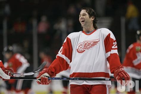 Photo: DETROIT RED WINGS VS CHICAGO BLACKHAWKS - CHI2006110202 - UPI.com