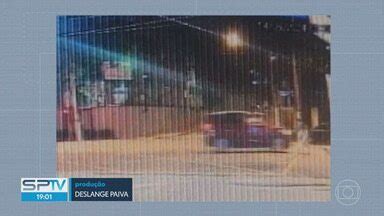 SP2 Mulher que agrediu casal gay é presa por atropelamento Globoplay