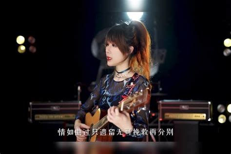 小姐姐翻唱李克勤《月半小夜曲》，多么熟悉的旋律，经典百听不腻李克勤小夜曲旋律