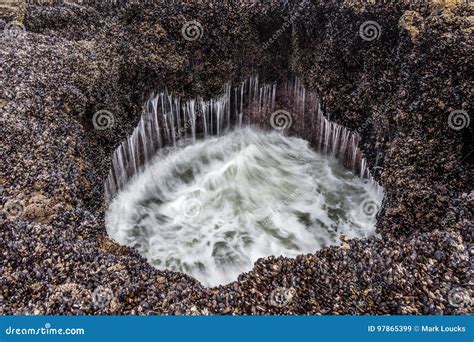 Thor`s Well Hole Cape Perpetua Oregon Coast Stock Image - Image of ...