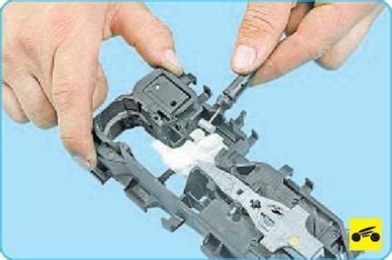 как снять замок двери рено меган 2