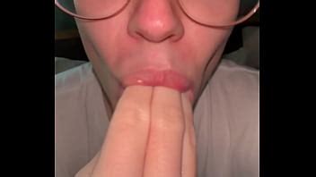 Dommylips Sucks Their Fingers And Makes Slutty Noises XVIDEOS