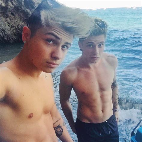Impazza Il Fenomeno Benji E Fede Ecco Il Duo Twink Italiano Gay It