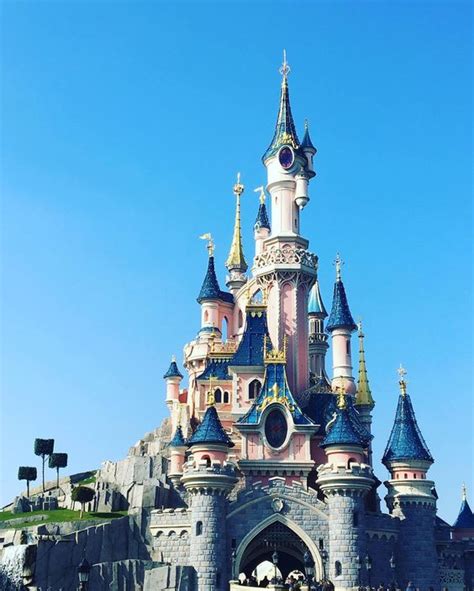 7 Hot Sexy Ellie Steadman Bikini Pics