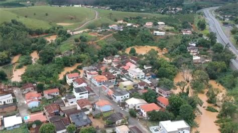 A Gazeta Chuvas Incessantes Causam Alagamentos Em Ruas E Casas No