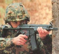 El Supremo absuelve a un soldado gay que desertó al no soportar el acoso homófobo dosmanzanas