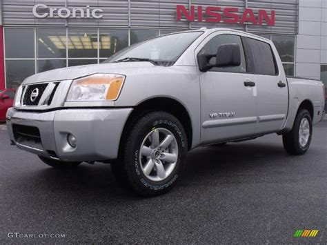 Radiant Silver Nissan Titan Se Crew Cab Photo