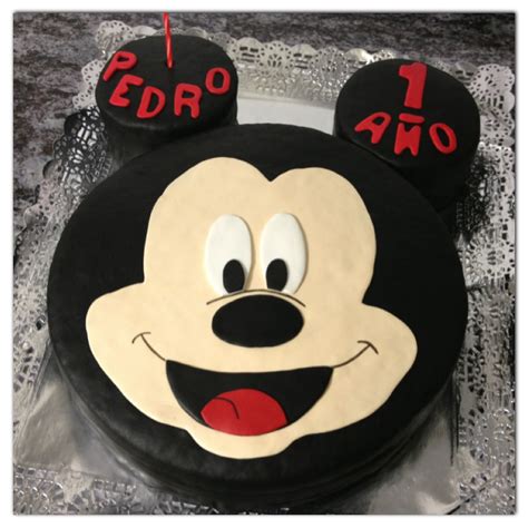 Cocina una Tarta de Mickey Mouse con Nata Pastelería Santa Teresa