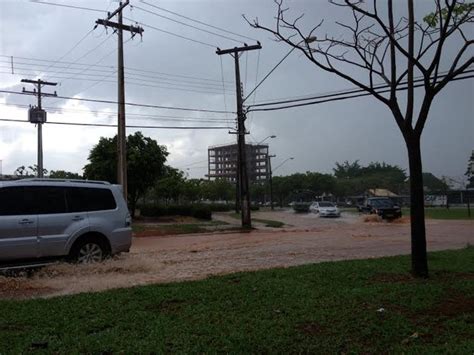 G Chuva Alaga Ruas Derruba Postes E Deixa Moradores Sem Energia No