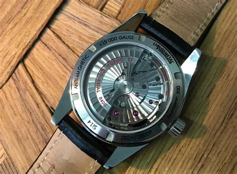 Miyota 8215 mit Dekor Schale | Watchthusiast - The Watch News