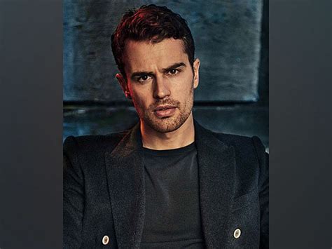 'Divergent' star Theo James to lead 'The Gentlemen' TV series ...