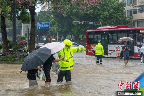 暴雨袭击广东多地 佛山89条公交线路停运全市应急南海