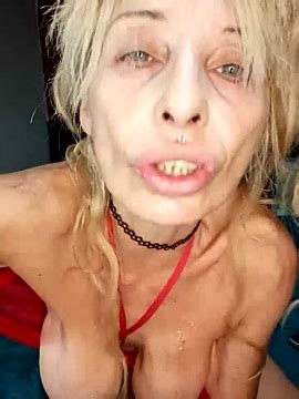 FrozenWaffle Naked Stripping On Cam For Live Sex Video Chat Gyrls