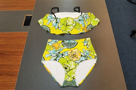 High Waisted Ruffle Bikini Set Model S