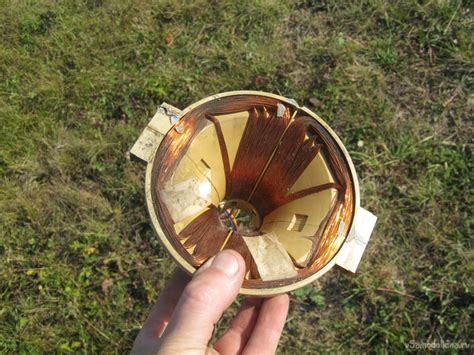 Простой уличный антенный согласующий трансформатор 600 / 75 Ом