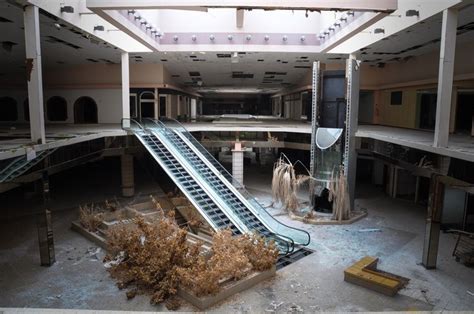 Abandoned Mall Filled With Snow Is An Ice Age Dystopia Abandoned Malls Dead Malls Shopping Malls