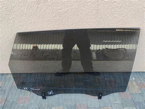 834202E000 China стекло двери задней правой