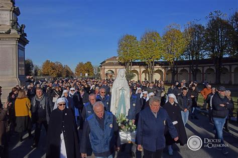 La Vergine Di Lourdes Pellegrina A Caravaggio Nel Suo Volto La Gioia