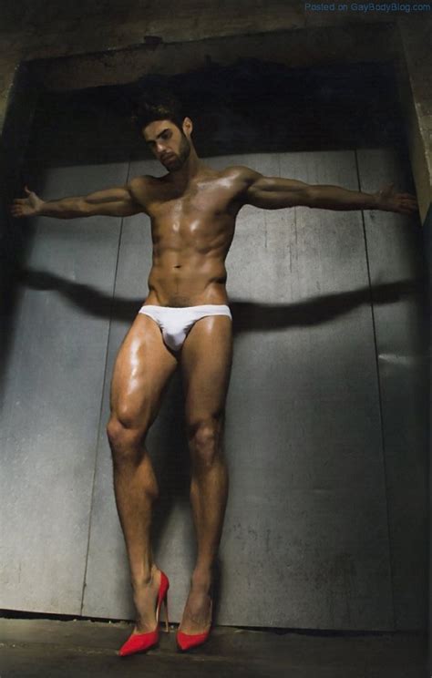 Naked Dudes With Heels Strangely Interesting Nude Men Nude Male Models Gay Porn GayBodyBlog