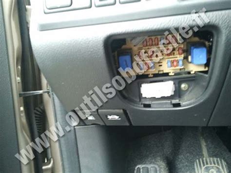 OBD2 port Nissan Note (2005 - 2012) - Find your plug