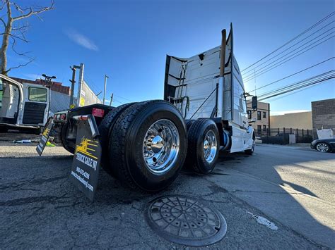 2017 Volvo VNL 670 Sleeper – Truck Sales NJ