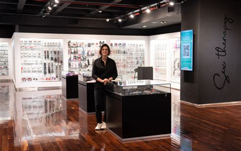 Cómo es el primer sex shop instalado dentro de un shopping