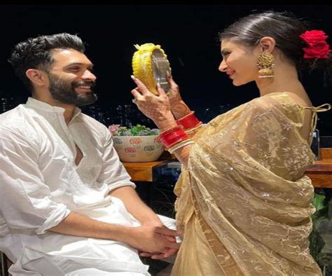 Mouni roy looks hot in lehnga set at lakme fashion week ramp check out her pics LFW लहग सट