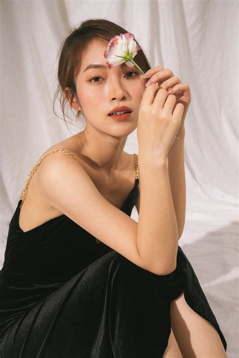 Hot girl thứ tiếng Khánh Vy tái xuất với màn bắn tiếng Anh siêu