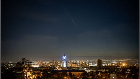 Vz Cn Kaz Nad Ostravou Fotograf Den Ku Zachytil Kometu Tsuchinshan