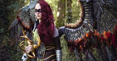 Девушка потратила 1000 часов на создание костюма валькирии из God Of ...