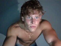 Ass Only Muscle Stud Shows Off His Big Bubble ThisVid